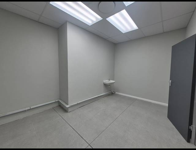 26M² OFFICE TO LET IN WYNBERG